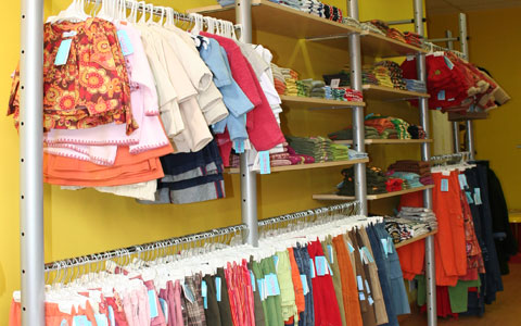 tienda de moda infantil, equipamiento comercial